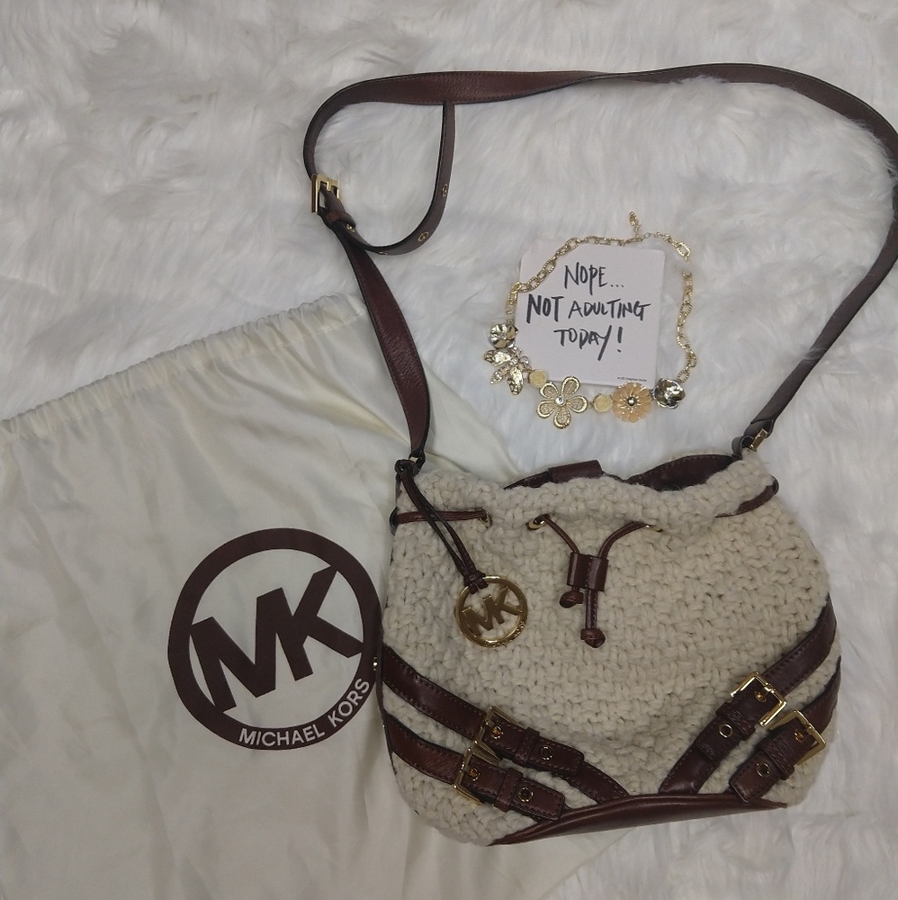 🌻Michael Kors knit purse with Dust Bag